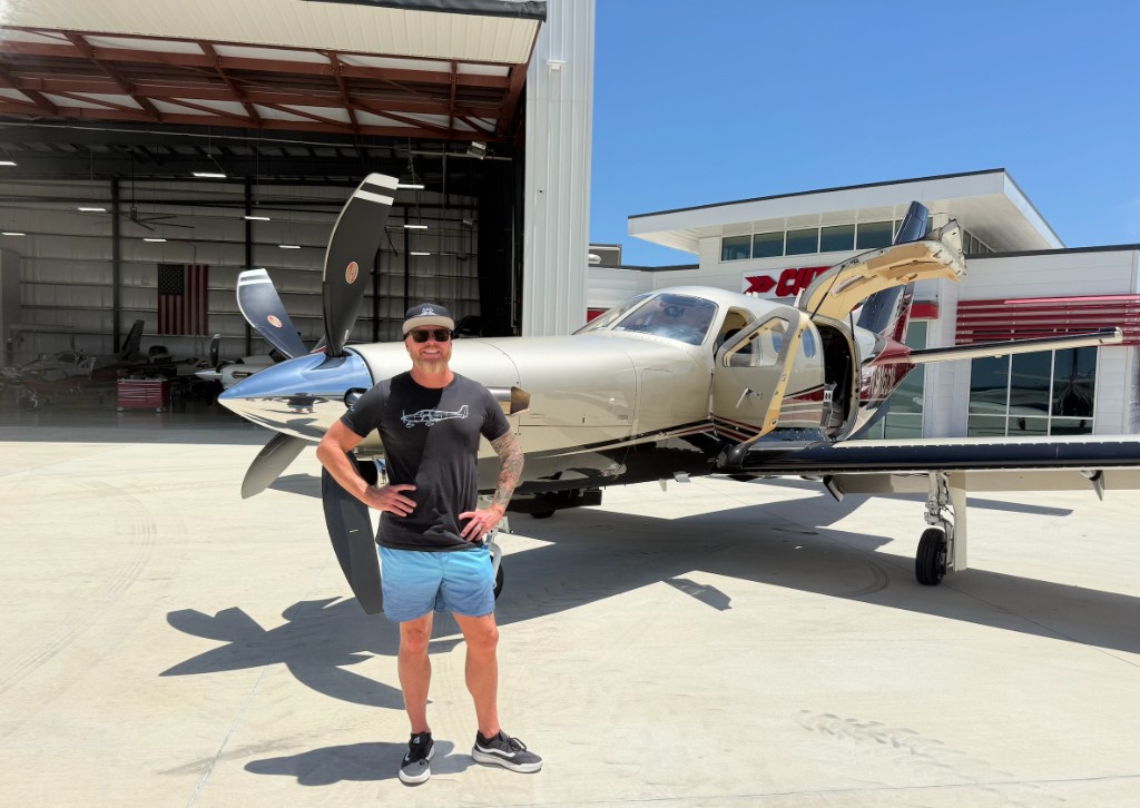 Mark with aircraft